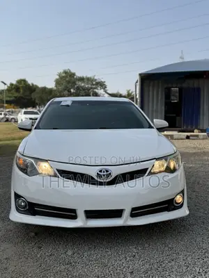 Toyota Camry LE 4dr Sedan (2.5L 4cyl 6A) 2013 White