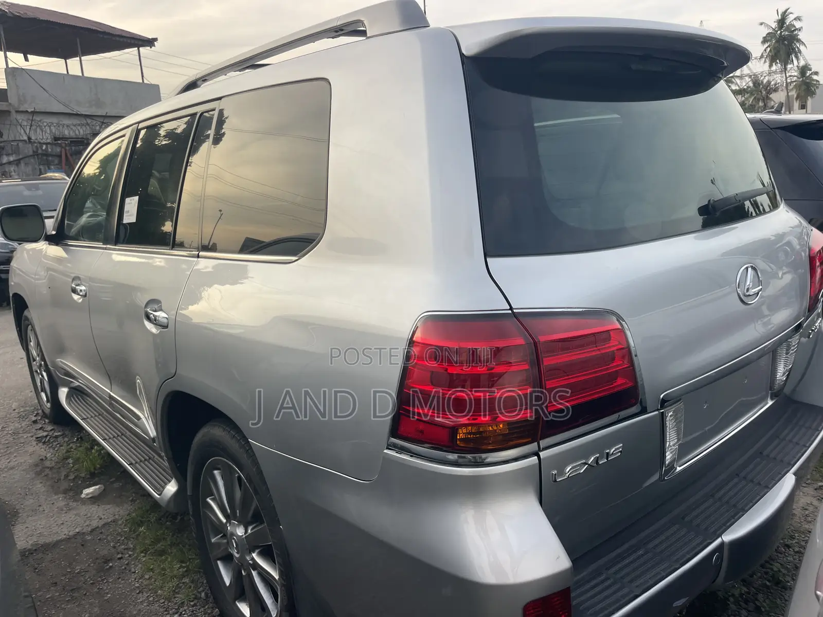 Lexus LX 570 2011 Silver