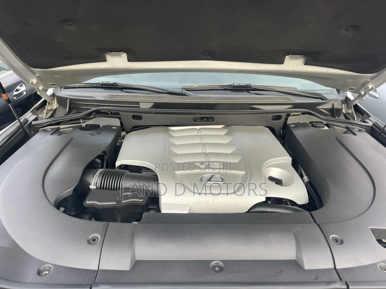 Lexus LX 570 2011 Silver
