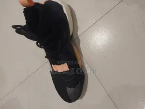 Adidas Kicks / Sneakers