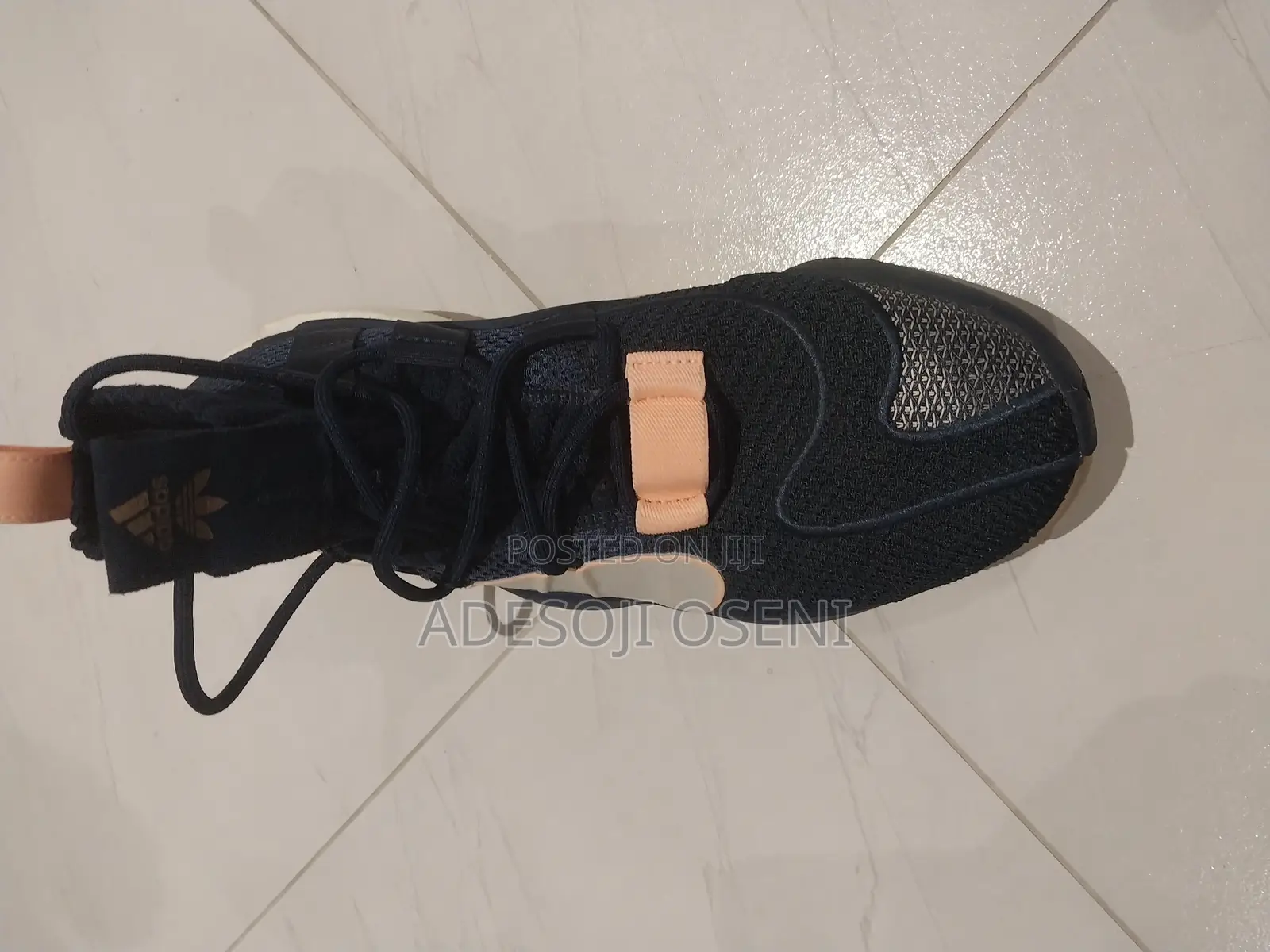 Adidas Kicks / Sneakers
