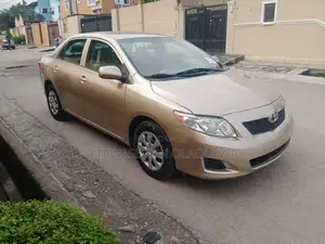 Toyota Corolla LE 4dr Sedan (1.8L 4cyl 4A) 2010 Gold