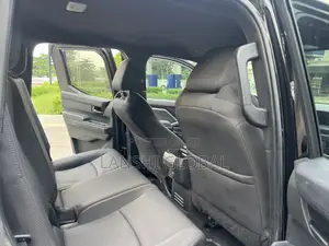 Toyota Tacoma SR5 Double Cab 6' Bed AT 2024 Black