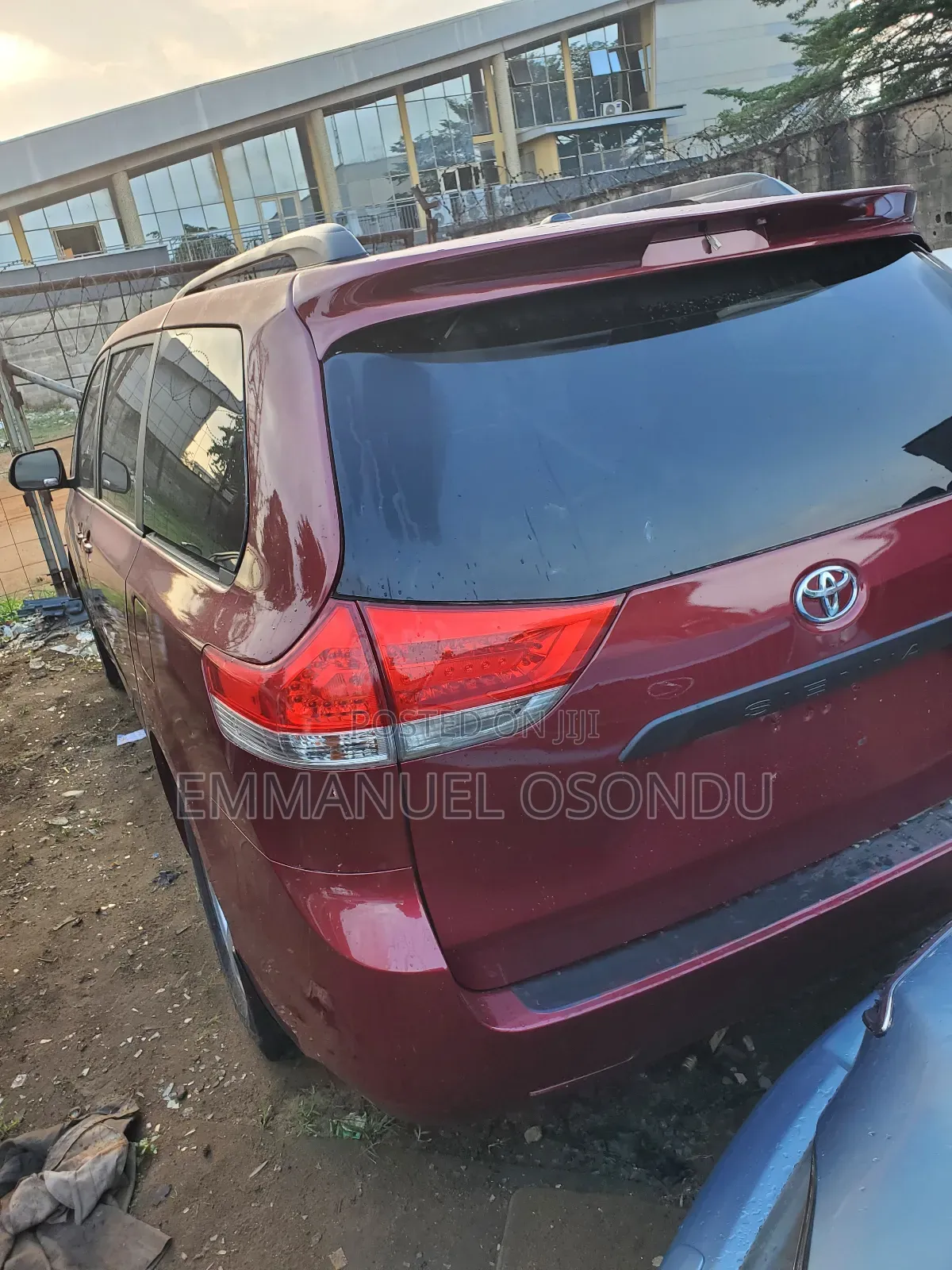 Toyota Sienna 2010 Red