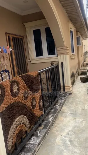 3bdrm Block of Flats in Commodore, Akala Express for sale