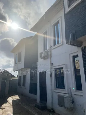 2bdrm Block of Flats in Oreofe, Akala Express for rent