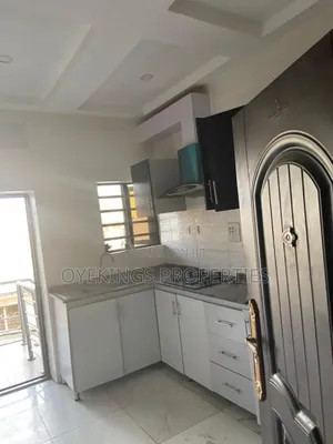 2bdrm Block of Flats in Oreofe, Akala Express for rent