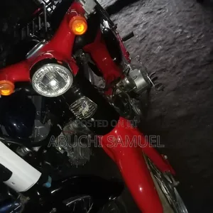 Honda CB 2021 Red