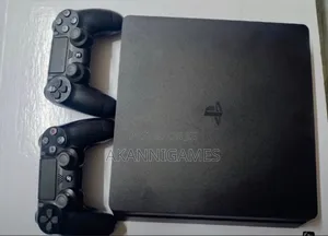 Playstation 4 ( 10 Games ) With 2 Wireless Controllers