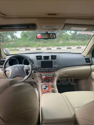 Toyota Highlander 2012 Gold