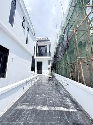 4bdrm Duplex in Orchid, Chevron for sale