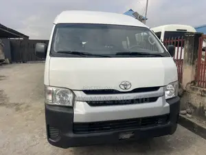 Toyota HiAce 2015 White