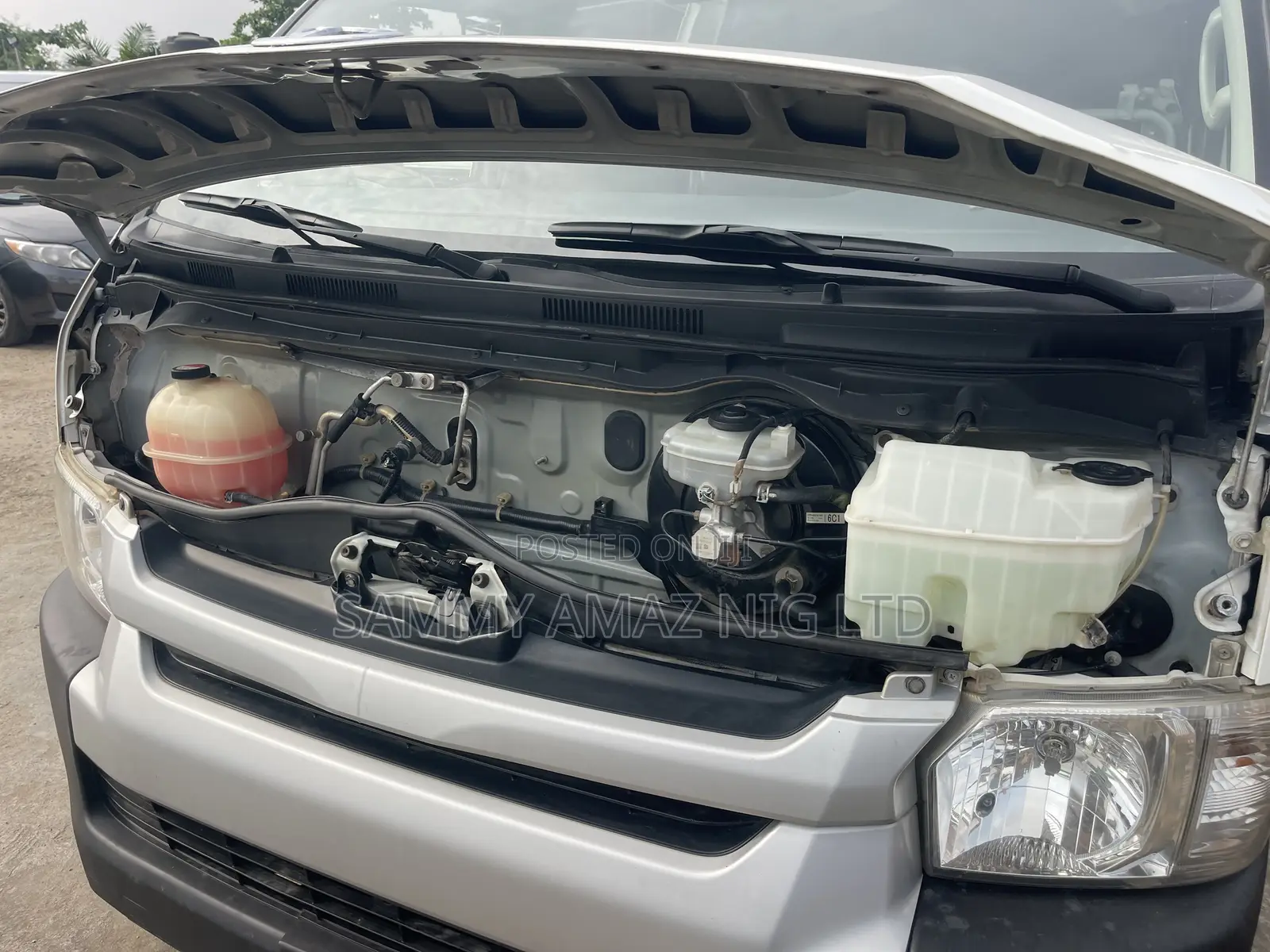 Toyota HiAce 2015 White