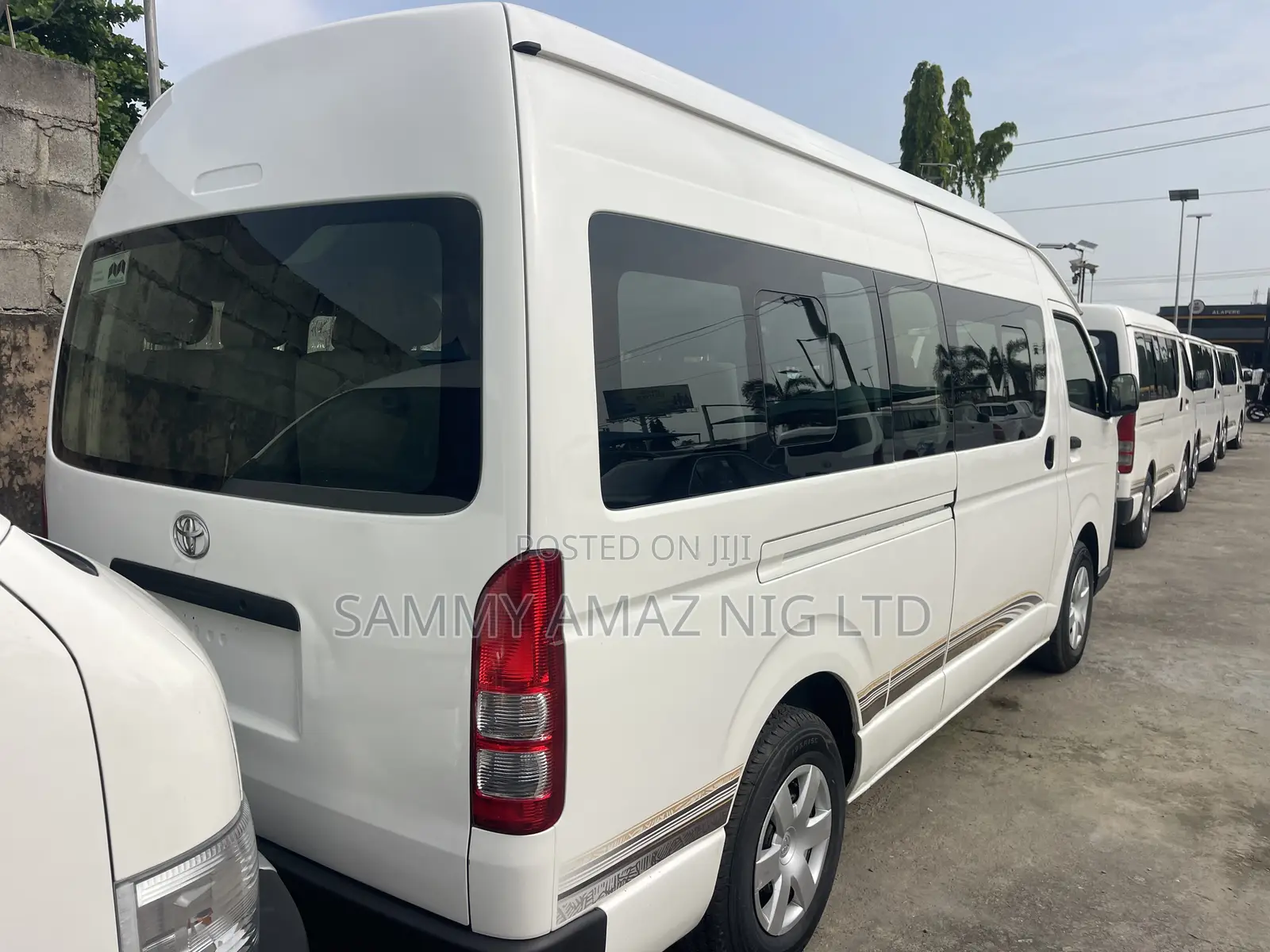 Toyota HiAce 2015 White