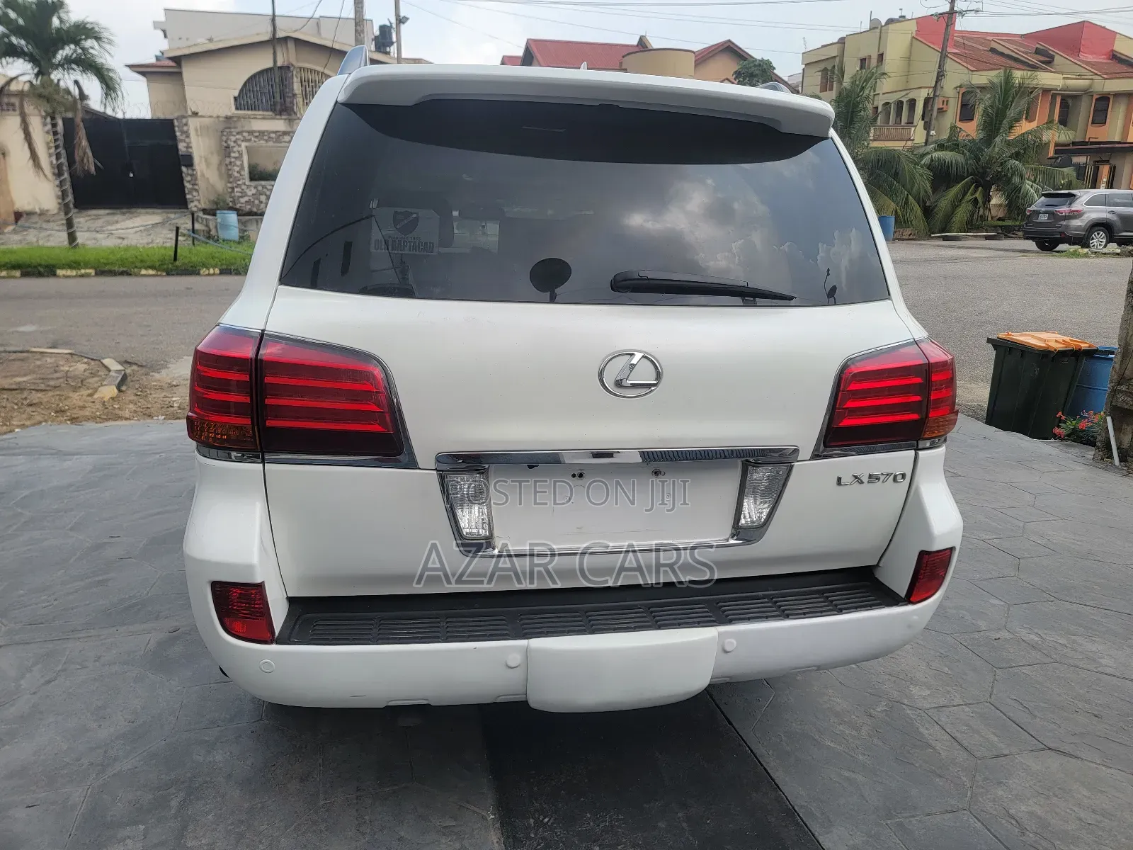 Lexus LX 570 2011 White