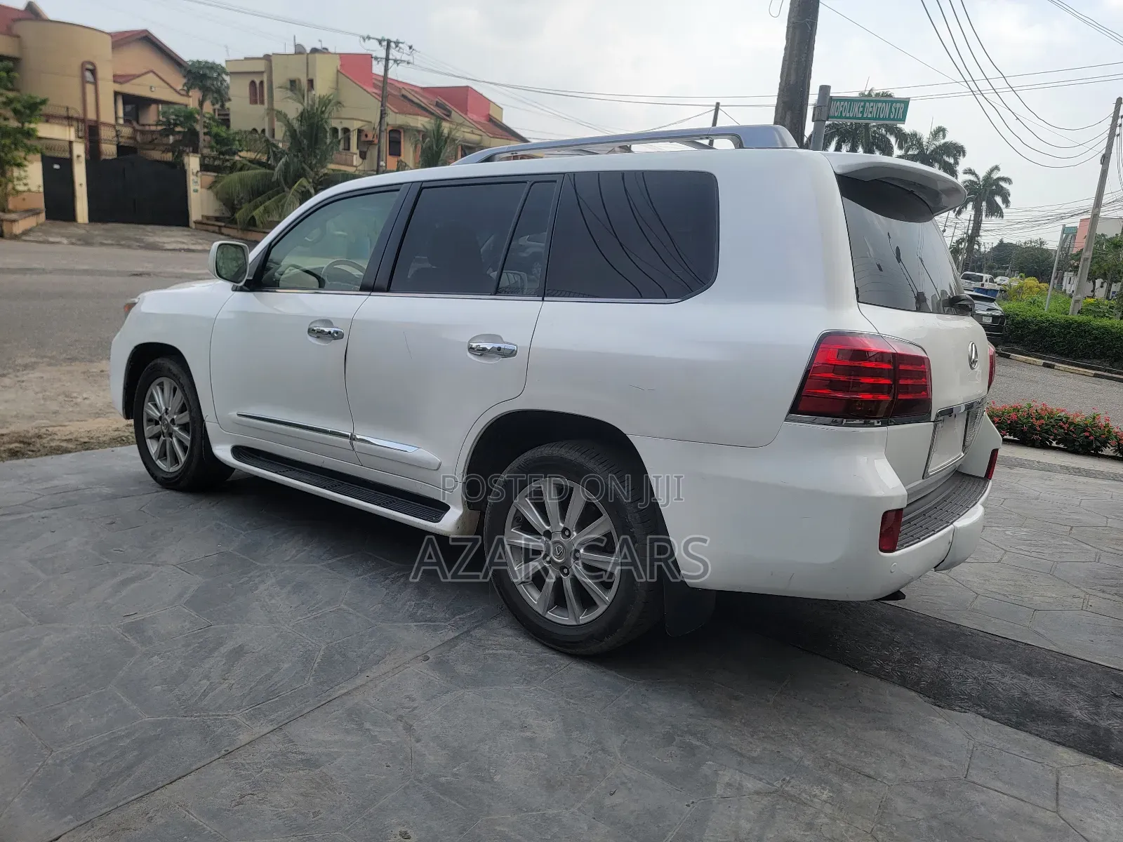 Lexus LX 570 2011 White
