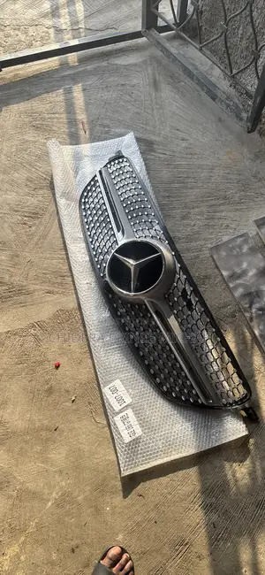 Front Grill for Ml350 W166/ Gle350 Model Camera Diamond