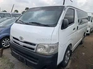 Toyota HiAce 2014 White