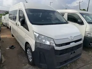 Toyota HiAce 2022 White