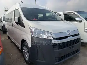 Toyota HiAce 2021 White
