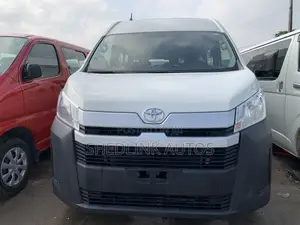 Toyota HiAce 2021 White