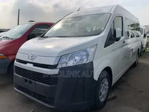 Toyota HiAce 2021 White