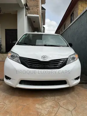 Toyota Sienna 2013 White