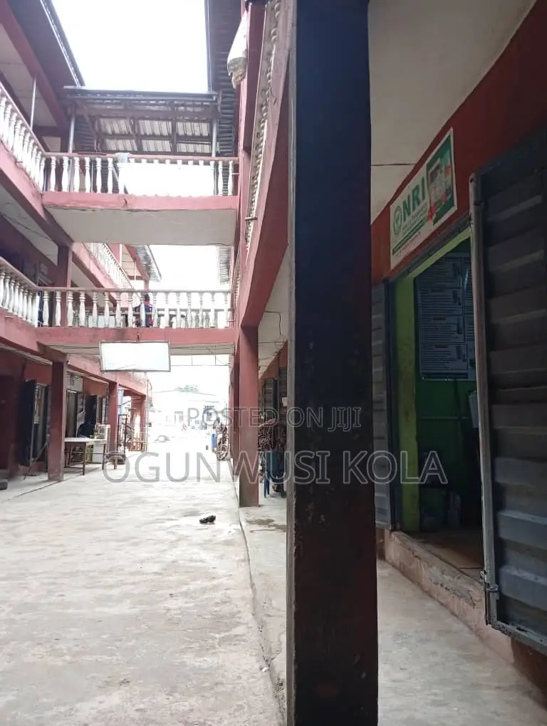 Twin Plaza With 56 Shops Spaces