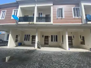 4bdrm Duplex in Harris Drive By Vgc for rent