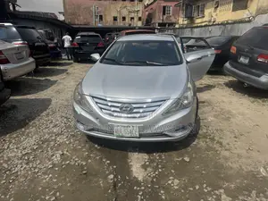Hyundai Sonata SE 2.0T Sedan FWD (2.0L 4cyl 6A) 2013 Silver