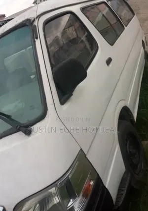 Toyota HiAce 2004 White