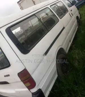 Toyota HiAce 2004 White