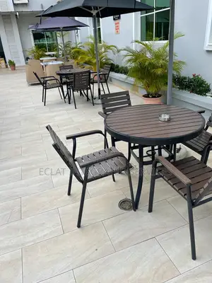 Outdoor Restaurants Setting