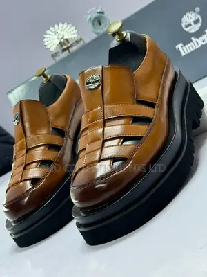 Luxury Clarks Brown Leather Shoes With Thick Black Sole – Fully Boxed