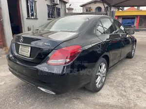 Mercedes-Benz C300 2016 Black
