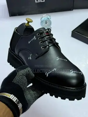 Luxury Givenchy Black Men’S Shoes With White Script – Fully Boxed