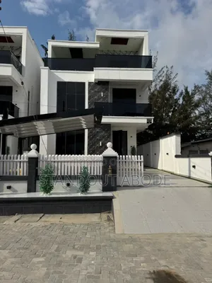 5bdrm Duplex in Inside An Estate In, Ikota for sale