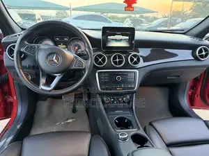 Mercedes-Benz GLA-Class 2017 Red