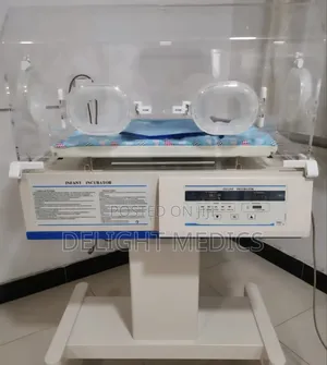 Infant Incubator With Drawer