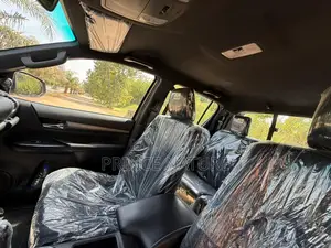 Toyota Hilux 2024 Gray