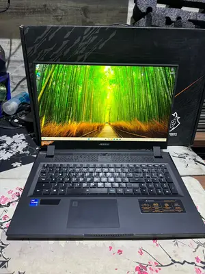 Laptop Gigabyte AORUS 17G 32GB Intel Core 7 SSD 512GB