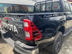 New Toyota Hilux 2025 Black