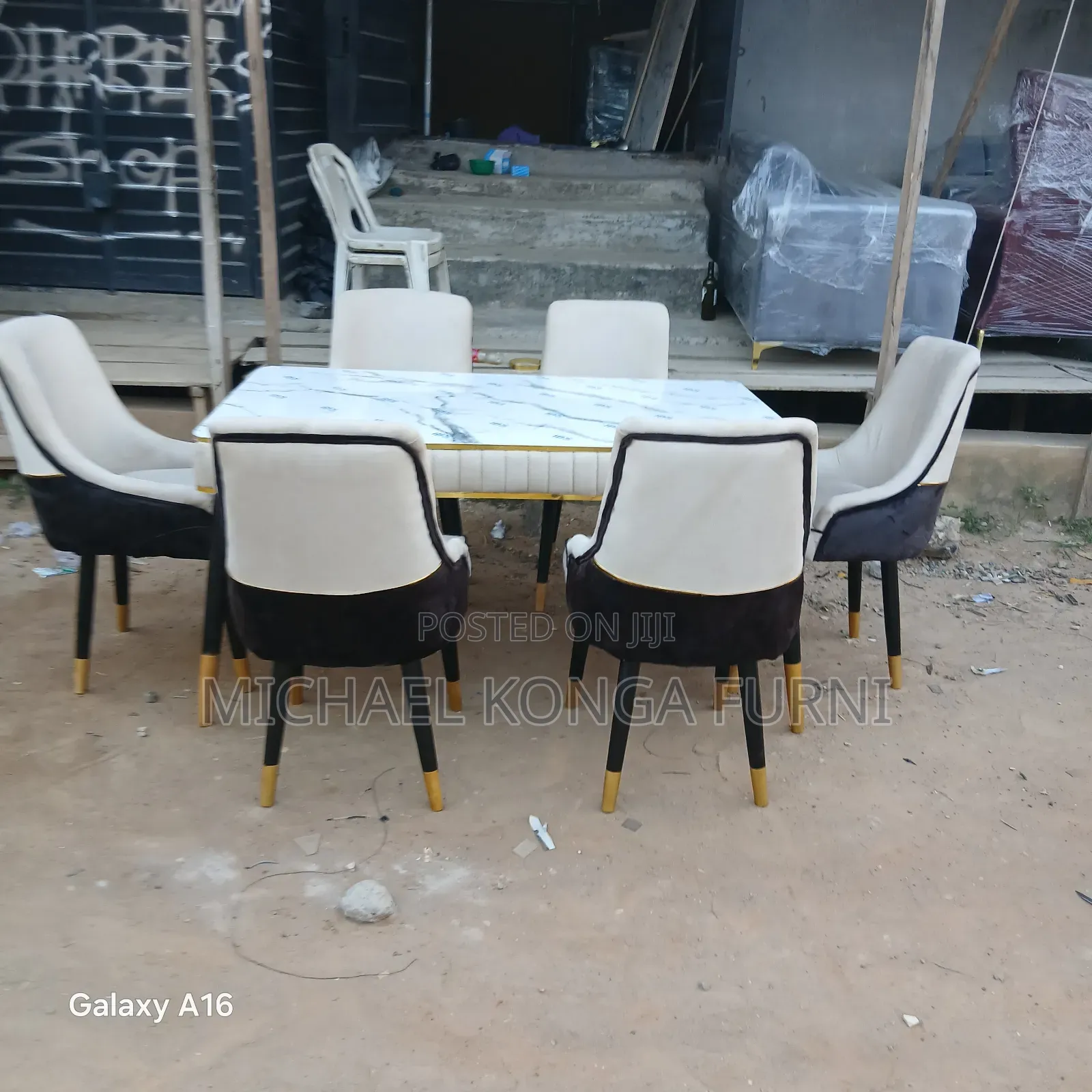 Unique 6 Seaters Dinning With High Gloss Top