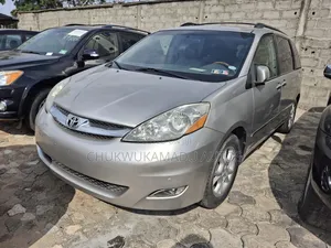 Toyota Sienna XLE Limited AWD 2006 Gold