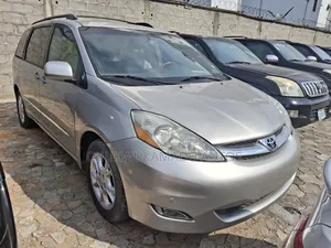 Toyota Sienna XLE Limited AWD 2006 Gold