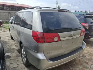 Toyota Sienna XLE Limited AWD 2006 Gold