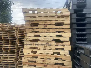 Wooden Pallet Cage Set Up