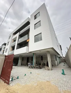 1bdrm Apartment in A Well Secured, Lekki Phase 1 for sale