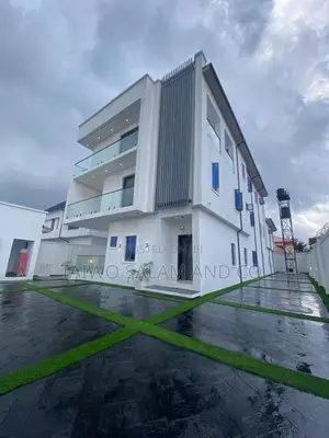 5bdrm Duplex in Oluyole Estate for sale