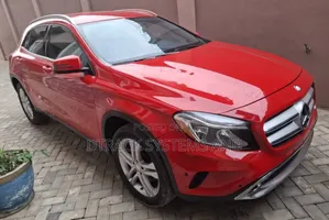 Mercedes-Benz GLA 250 2015 Red